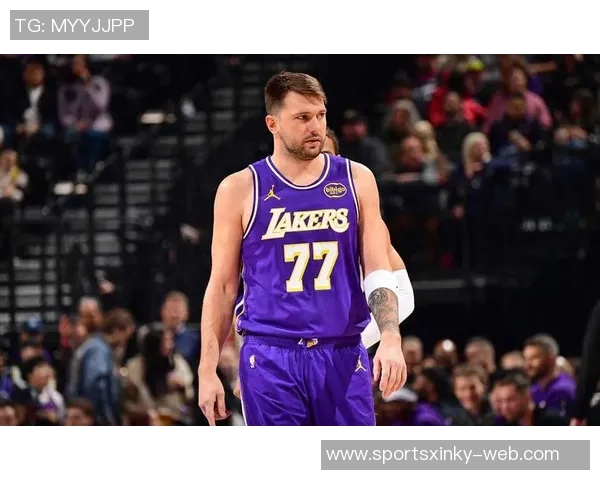 东契奇对决文班亚马保持全胜战绩五场零失利展现绝对优势